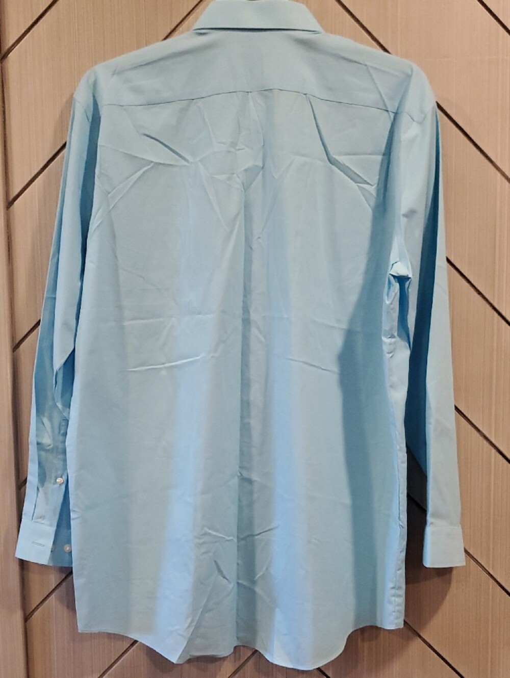 Men's Light Blue Dress Shirt with Spread Collar - Picture 4 of 4